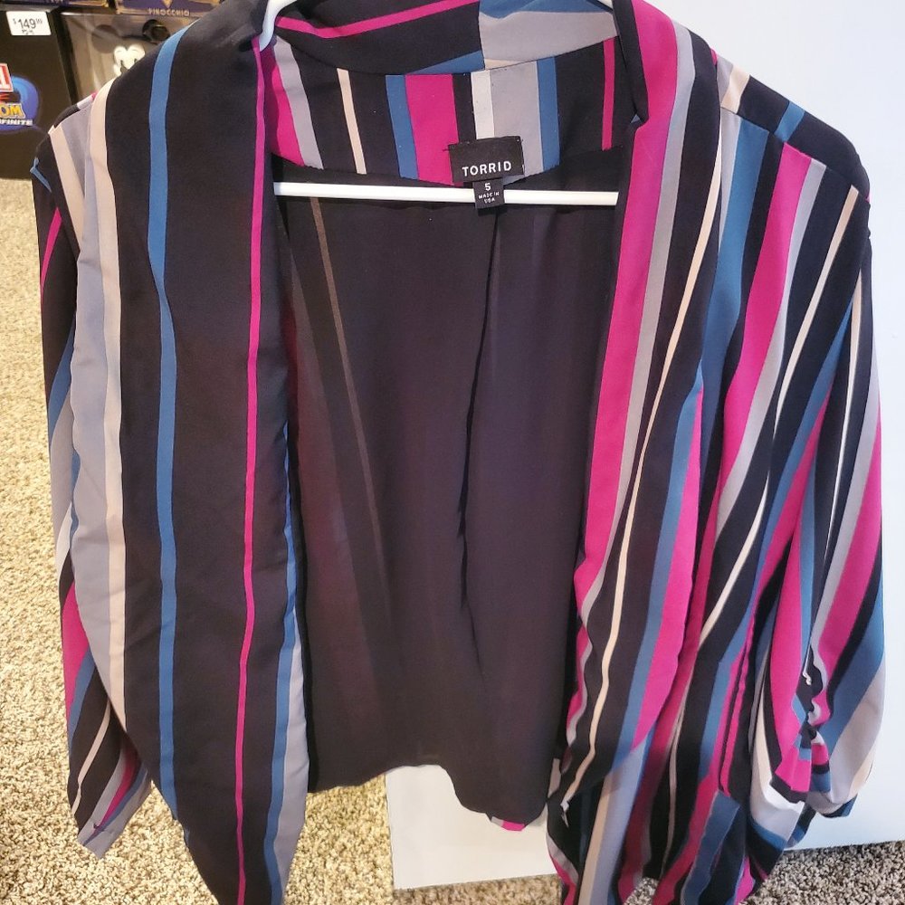 Torrid 5 Cropped Black, Pink, blues, stripped blazer